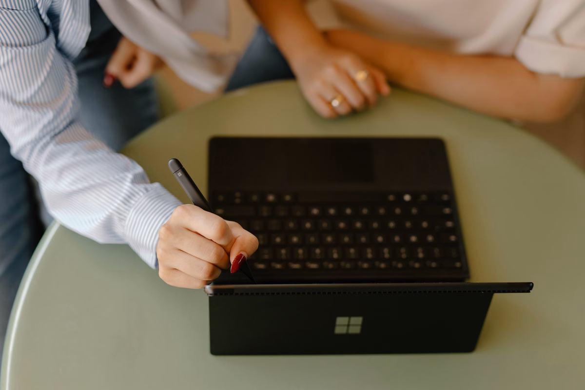 Vous utilisez déjà Microsoft Copilot — devez-vous ajouter une IA notariale ?